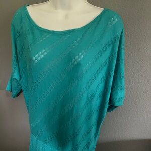 Short sleeve see through off shoulder top.